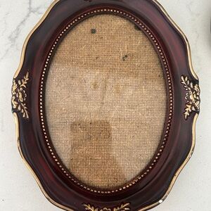 Vintage Elegant Ornate Oval Photo Frame with Gold Accents